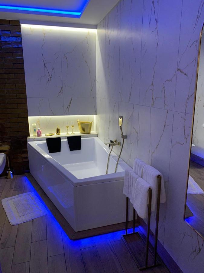 Apartament "Love" Centrum Z Duza Wanna Dla Dwojga Gniezno Ngoại thất bức ảnh